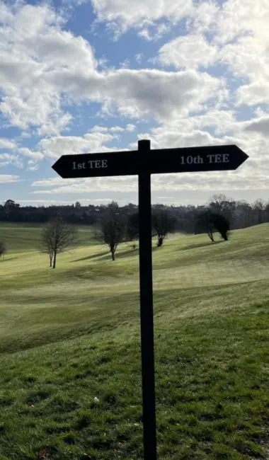 Signpost to golf tees